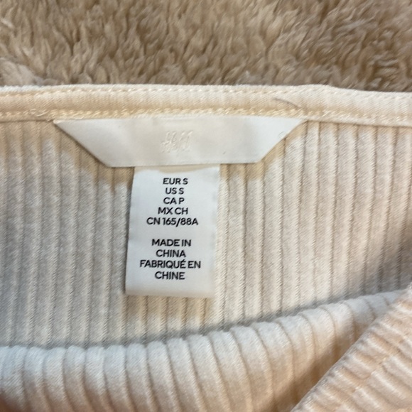 H&M Bubble Sleeve Ribbed Crop Top - Picture 2 of 4